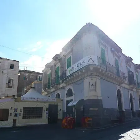 Agora *